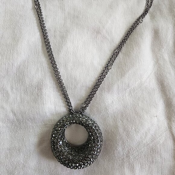 JOAN BOYCE BLACK SWAROVSKI CRYSTAL ETERNITY CIRCLE PENDANT - Picture 1 of 4